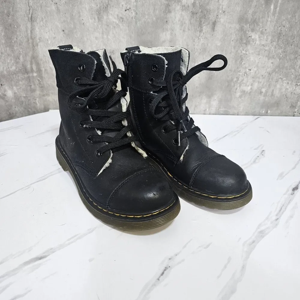Dr Martens‎ Aimilita Black Sherpa Lined 6 Eyelet Combat Boots Docs Youth UK2 US3